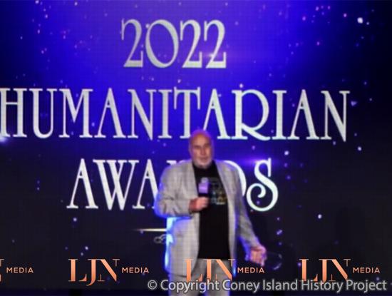Larry Namer receiving 2022 Icon Humanitarian Award